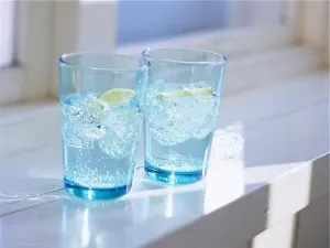 Cum de apă afectează pierderea în greutate