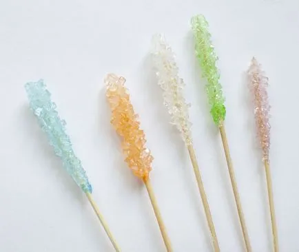 Cum să crească cristale de zahăr pe un stick - este distractiv