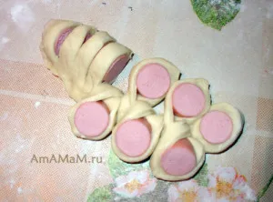 Cum să-și încheie un cârnat în aluat
