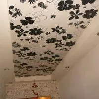 Plafoane întinse sunt frumoase