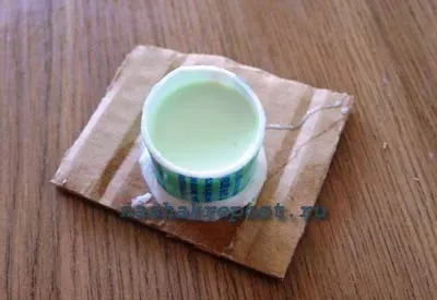 Materiale plastice cu mâinile lor Materiale plastice cu mâinile lor