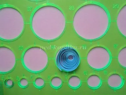 Carte poștală cu mâinile lor de la Quilling Carte poștală cu mâinile lor de la Quilling