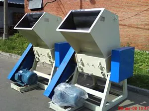 Materiale plastice cu mâinile lor