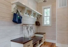 Mobilier hol cu mâinile lor Mobilier hol cu mâinile lor