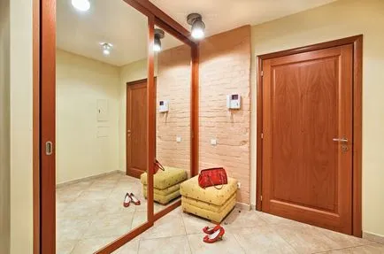 Mobilier hol cu mâinile lor Mobilier hol cu mâinile lor