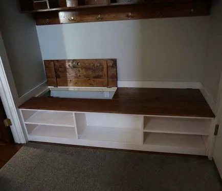 Mobilier hol cu ​​mâinile lor