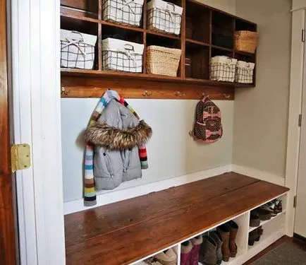 Mobilier hol cu ​​mâinile lor