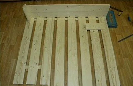 Mobilier hol cu ​​mâinile lor