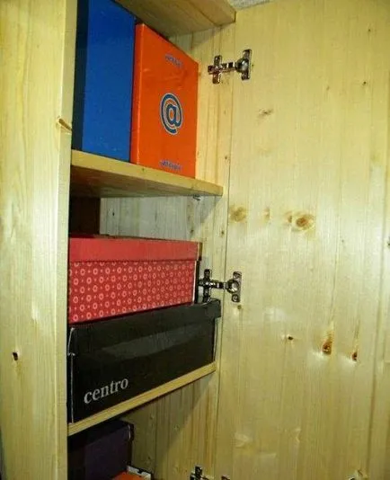 Mobilier hol cu ​​mâinile lor