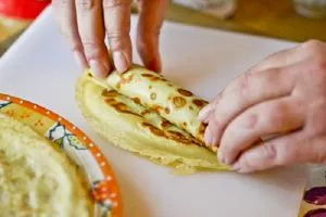 Cum să-și încheie clatite