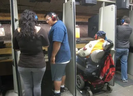 Deoarece oamenii cu dizabilități trăiesc în America, persoanele cu handicap, loc public pentru persoanele cu handicap (orice) Deoarece oamenii cu dizabilități trăiesc în America, persoanele cu handicap, loc public pentru persoanele cu handicap
