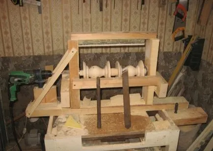 Strung pentru lemn cu mâinile lor Strung pentru lemn cu mâinile lor
