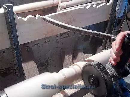 Strung pentru lemn cu mâinile lor Strung pentru lemn cu mâinile lor