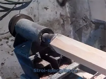 Strung pentru lemn cu mâinile lor Strung pentru lemn cu mâinile lor