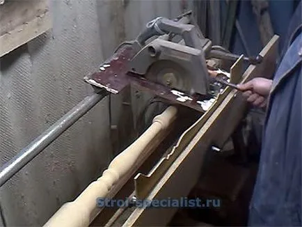 Strung pentru lemn cu mâinile lor Strung pentru lemn cu mâinile lor