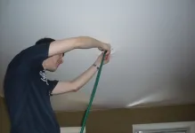 Dacă inundat apartament cu un plafon stretch