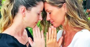 10 dintre cele mai delicioase prăjituri, care ar trebui să fie pregătite cel puțin o dată (un pumn de nuci) 10 dintre cele mai delicioase prăjituri, care ar trebui să fie pregătite cel puțin o dată
