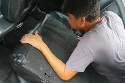 4 viață hacking, pentru a ajuta la deschiderea autovehiculului în cazul în care cheile au fost lăsate în cabină