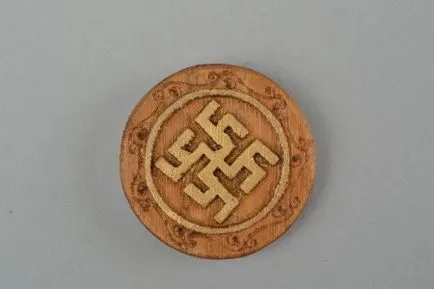 Amulete și farmece de un copac cu mâinile