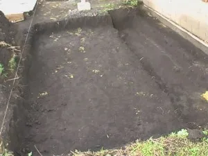 Betonarea curte cu mâinile