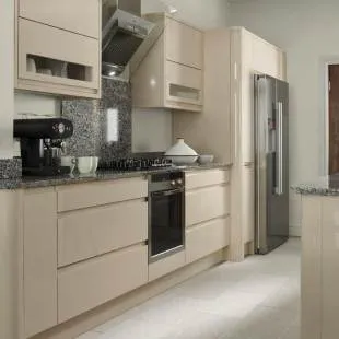 Bej bucătărie - 65 fotografie reală interior modern (bej fotografie bucătărie) Bej bucătărie - 65 fotografii reale de interioare moderne