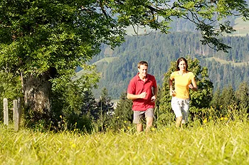 Rularea în dimineața condusă de regulile! Dimineața jogging jogging în dimineața (dimineața) Rularea în dimineața condusă de regulile! Dimineața jogging jogging