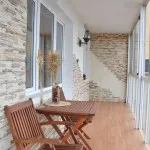 Cum de a decora un balcon în cel mai bun perete oblitsevat și cum să izoleze (pentru a decora) Cum de a decora un balcon în cel mai bun perete oblitsevat și cum să izoleze