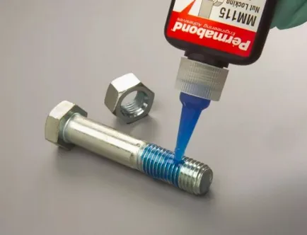 Șuruburile pot fi fixate, astfel încât nu îndepărtați (posibil) Șuruburile pot fi fixate, astfel încât nu scoateți