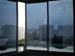 Închideți fereastra de la soare înseamnă o umbrire completă și protecție față de lumină de la soare său