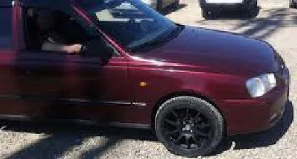 Culoarea coapsei nimfa speriat diferă de culoarea flăcările iadului, sau care sunt culorile