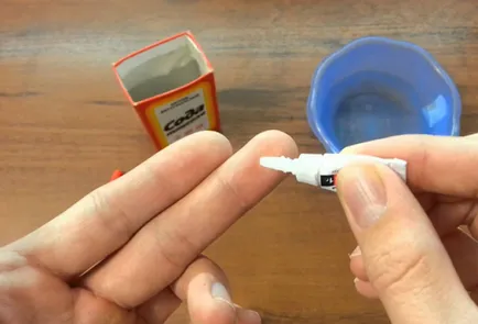 Frecarea Adezivul super-de la mâini, îmbrăcăminte, suprafețele din plastic