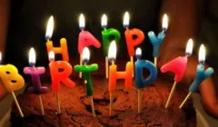 Care celebrează aproximativ tot satul (orașul celebrează debutul) Care celebrează aproximativ tot satul