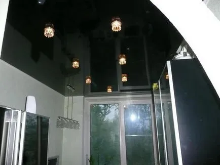 tavane lucioase negre în bucătărie fotografie interior