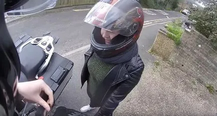 Ceea ce nu trebuie să uităm să facă prin invitarea fetelor la o plimbare cu motocicleta