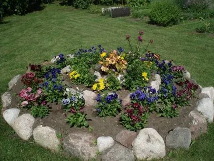 Răzor de flori în țară cu propriile lor mâini (57 poze) produse de flori special suburbane din anvelope, foto și (lor) Răzor de flori în țară cu propriile lor mâini (57 poze) produse de flori special suburbane din anvelope, și fotografii