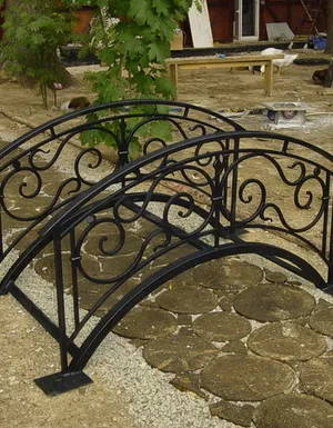 poduri decorative pentru grădină și grădinărit peisaj fotografie pod peste iaz la dacha