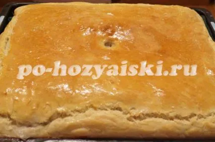 plăcintă de drojdie cu carne și cartofi, reteta cu o fotografie