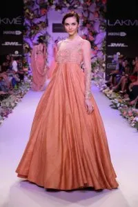 Rochie Coral, care merge, ce să poarte, 55 modele în fotografie
