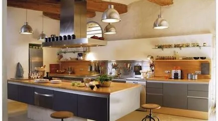 Interior bucătărie bej maro