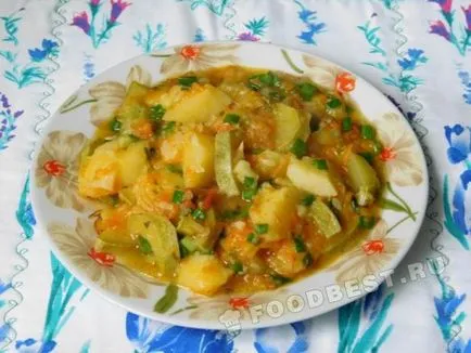Cât de repede și delicioase pentru a pune cartofi cu dovlecei si rosii (tomate) Cât de repede și delicioase pentru a pune cartofii cu dovlecei și roșii