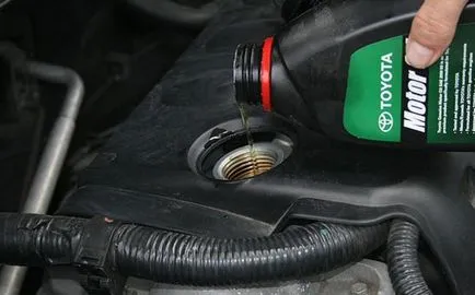 Cum se adaugă ulei de la motor