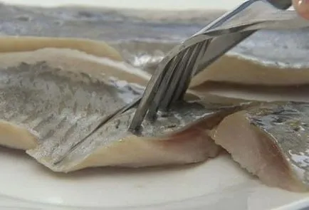 Cum se curata un hering cu mâinile lor (hering) Cum se curata un hering cu mâinile lor