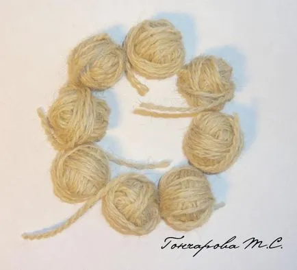 Ca matted cu moderație șirag de mărgele de gros și neted (fire de lână) Ca matted cu moderație șirag de mărgele ingroasa
