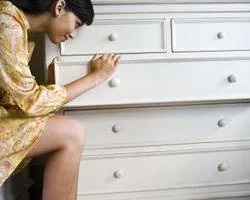 Cum să scapi de mirosul de mobilier