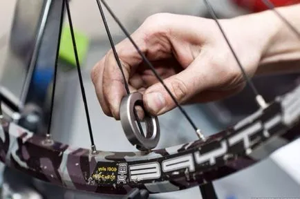 Cum de a stabili opt pe o roată de bicicletă pe cont propriu video, cât de mult este opera unui maestru (bicicletă) Cum de a stabili opt pe o roată de bicicletă pe cont propriu video, cât de mult este opera unui maestru