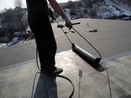 Cum să utilizați o lanternă pentru acoperișuri instrucțiuni detaliate cu fotografii și clipuri video de la constructorii de conducere și (de acoperise din bitum fierbinte) Cum să utilizați o lanternă pentru acoperișuri instrucțiuni detaliate cu fotografii și clipuri video de la constructorii de conducere și