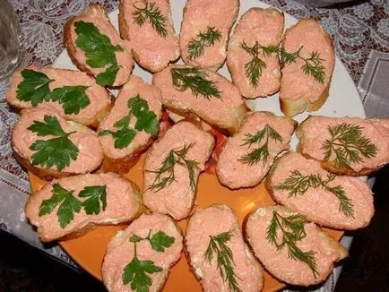 Cum vă aranjați sandvișuri ROE Pollack (caviar) Cum vă aranjați sandwich-uri cu caviar de Pollack