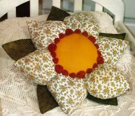 Frumos perna in forma de flori confectionata din tesatura, brodată
