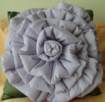 Frumos perna in forma de flori confectionata din tesatura, brodată