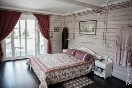 Cum sa faci o casa de vacanta minunata pe locul unei vechi epavă (a face) Cum să înlocuiască vechea epava face o casă de țară uimitoare